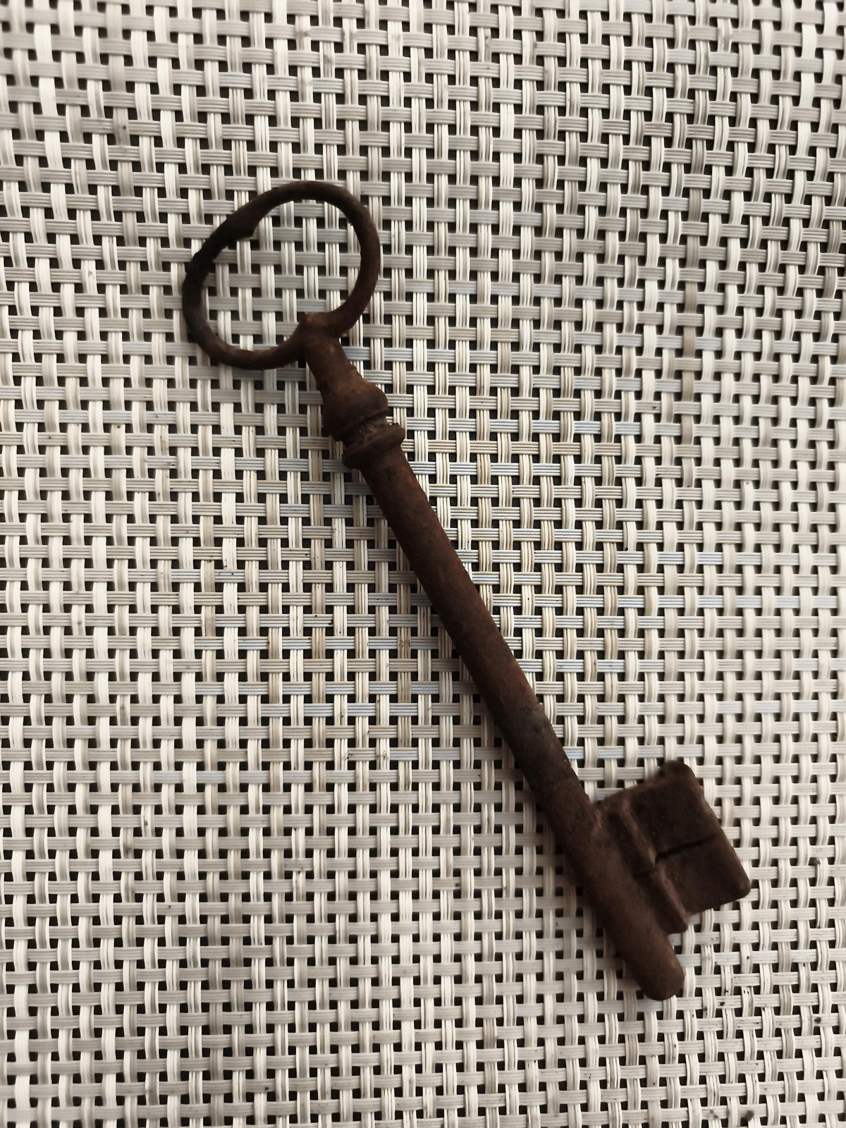 Ancienne clé de château, grande clé rustique, patine brun foncé, vintage déco