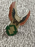 Pin's vintage SUZUKI aigle émaillé badge moto années 80-90