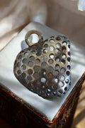 Pendentif cœur artisanal ajouré aspect métallique bijou fantaisie
