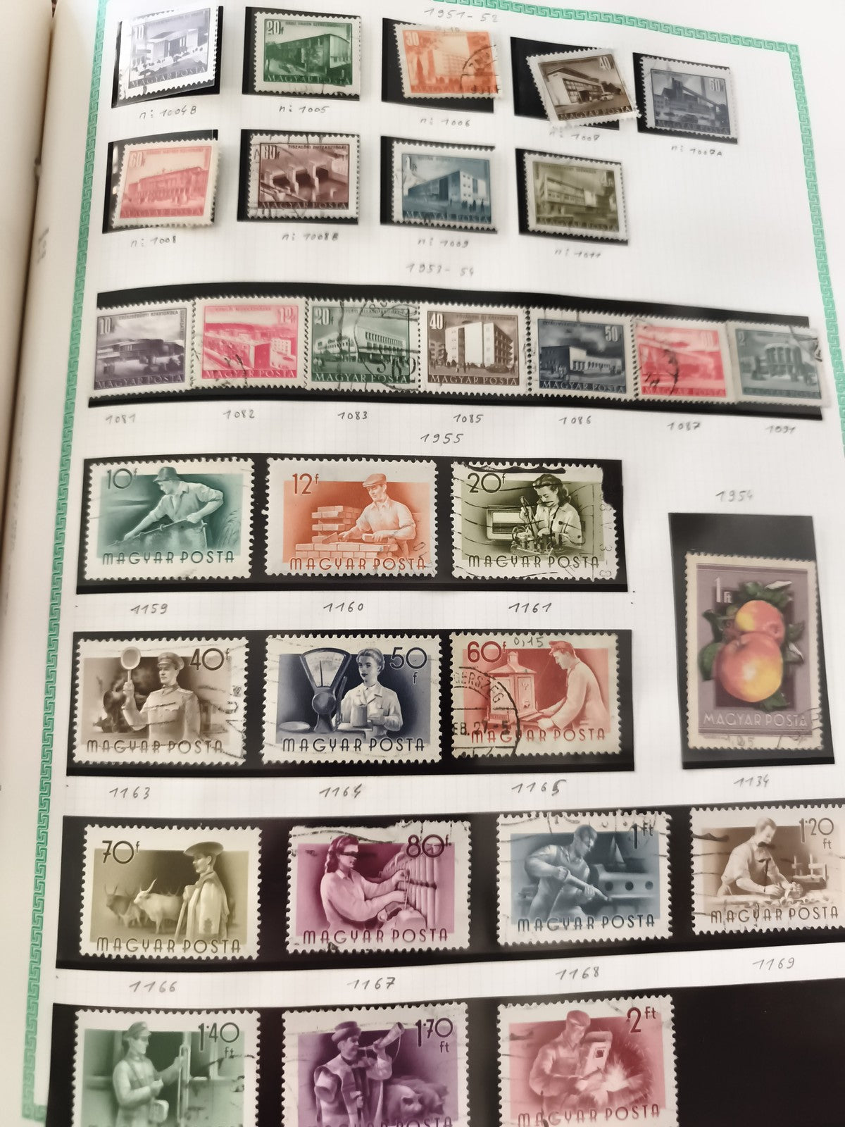 Timbres Hongrie Magyar Posta années 1950 thématiques métiers, architecture
