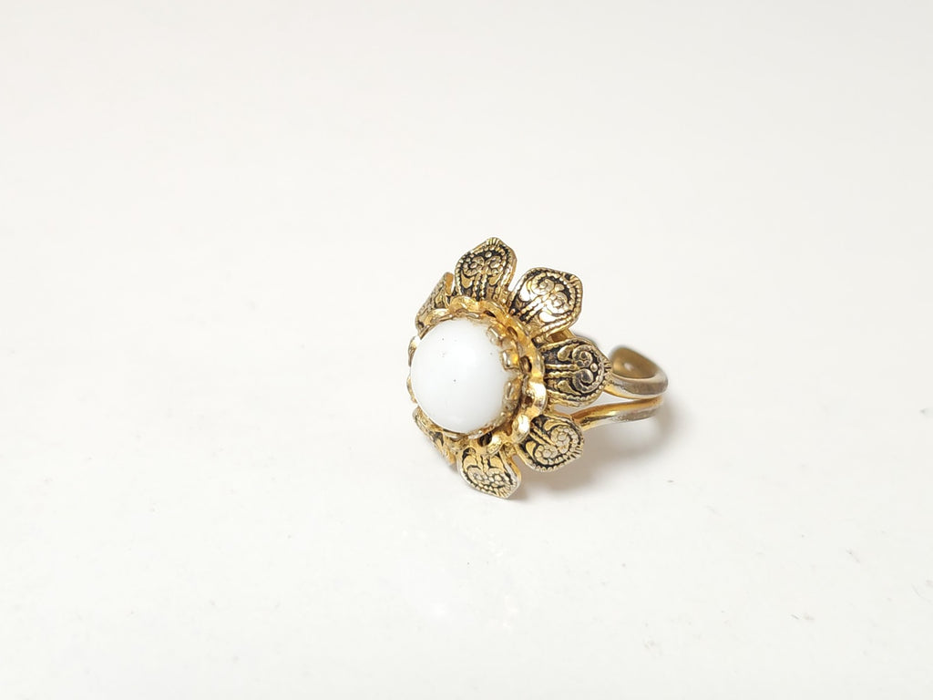 Bague ancienne vintage rétro pour collectionneur, authentique bijou d?occasion
