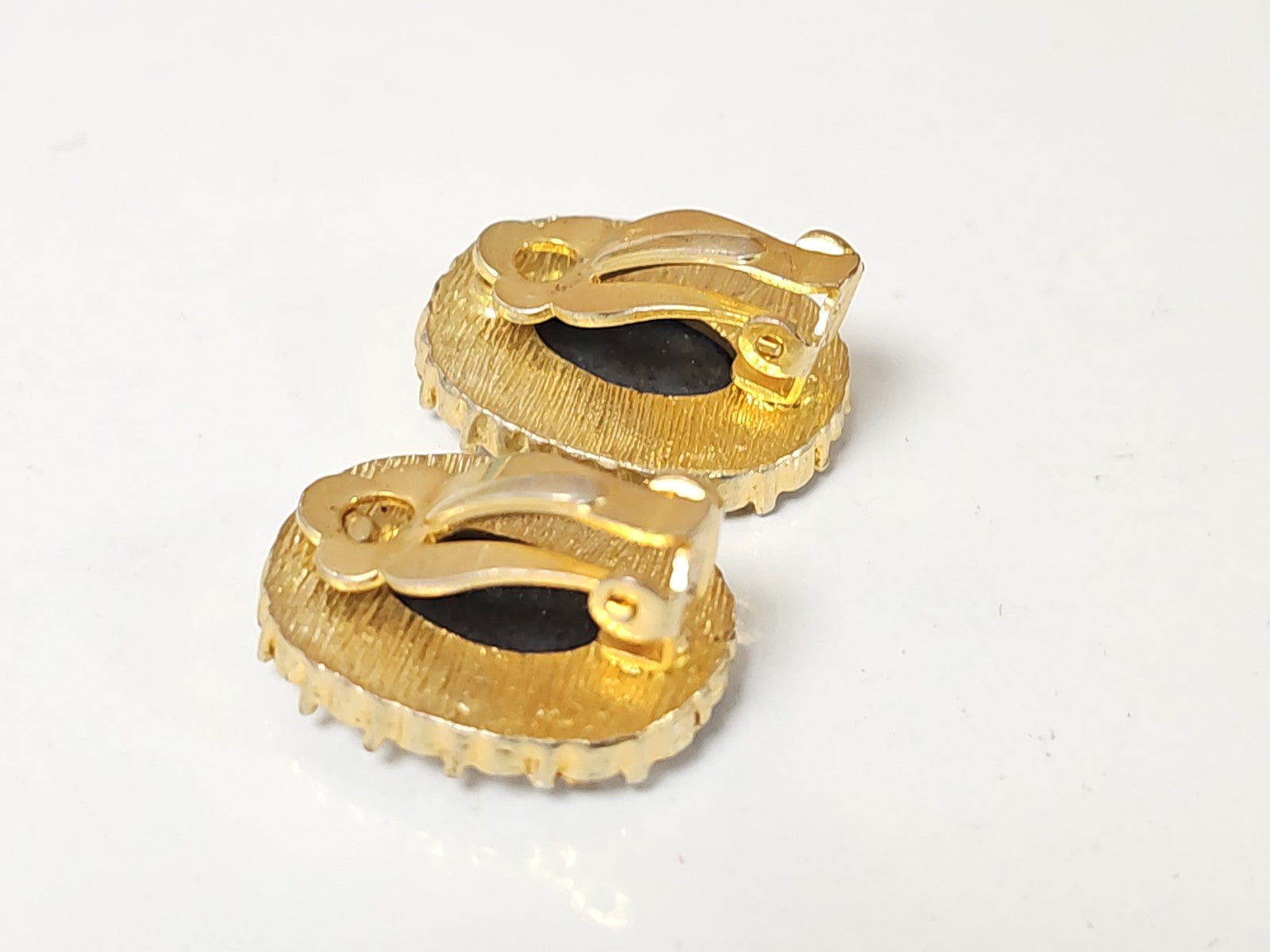 Paar Vintage-Ohrringe, antik, retro, Damenschmuck, Sammlerstück