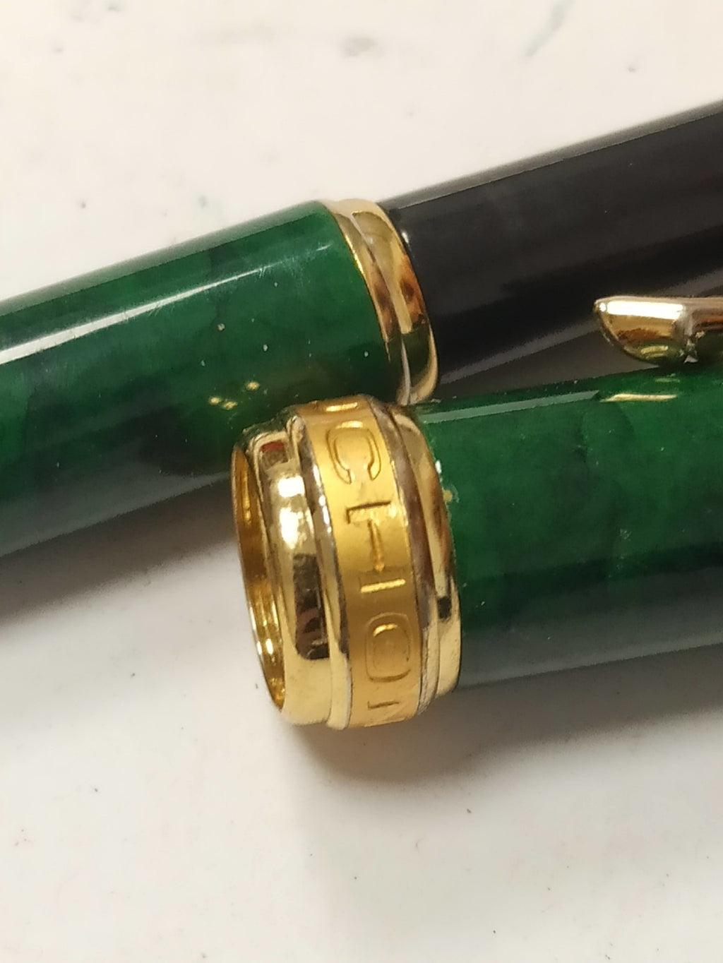 Stylo bille ancien vert doré Cabouchon vintage, écriture rétro français