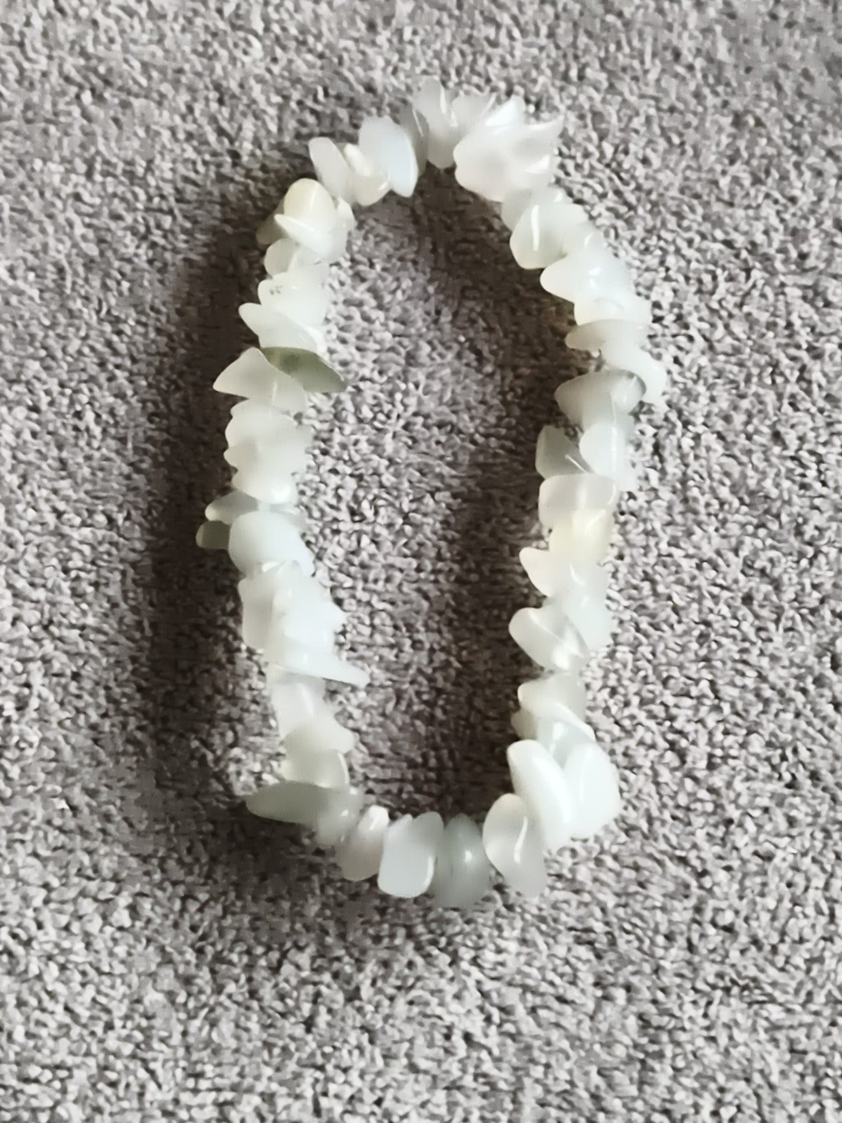 Bracelet pierres naturelles blanc translucide chips élastique, perles minérales