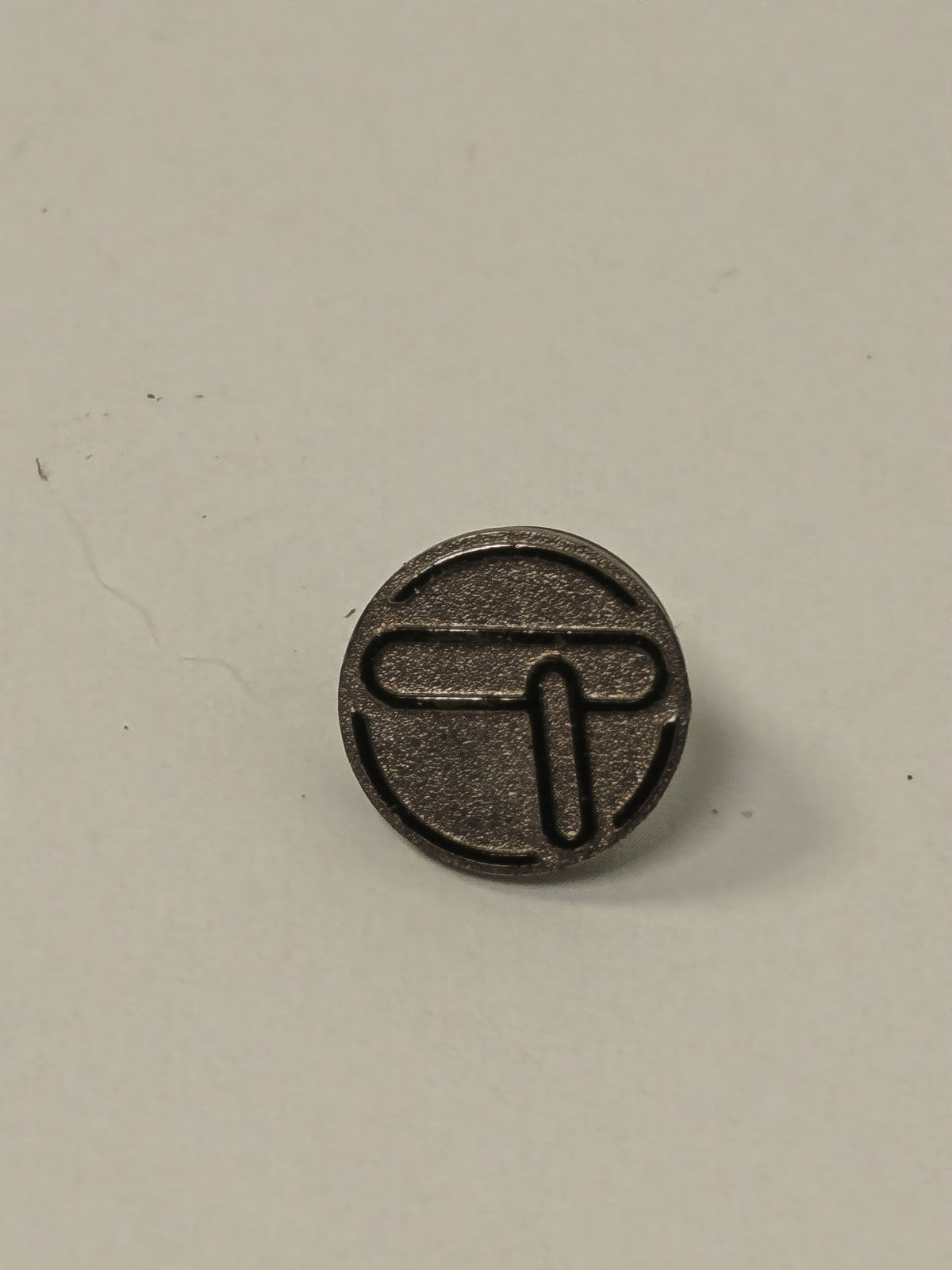 Pin's ancien vintage rétro pour collectionneur, objet publicitaire original d'ép
