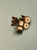 Vintage pin's caméra émaillé noir et blanc, objet rétro cinéma collection