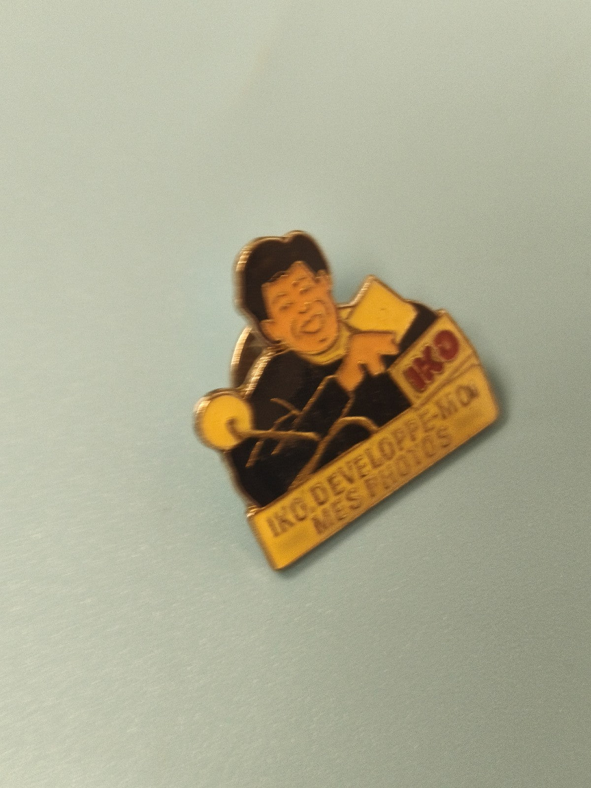 Pin's vintage Iko publicitaire, émail, personnage, collection photo (Ref 6)