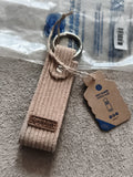 Porte-clés Cabaia beige texturé, mousqueton métal, neuf avec étiquette