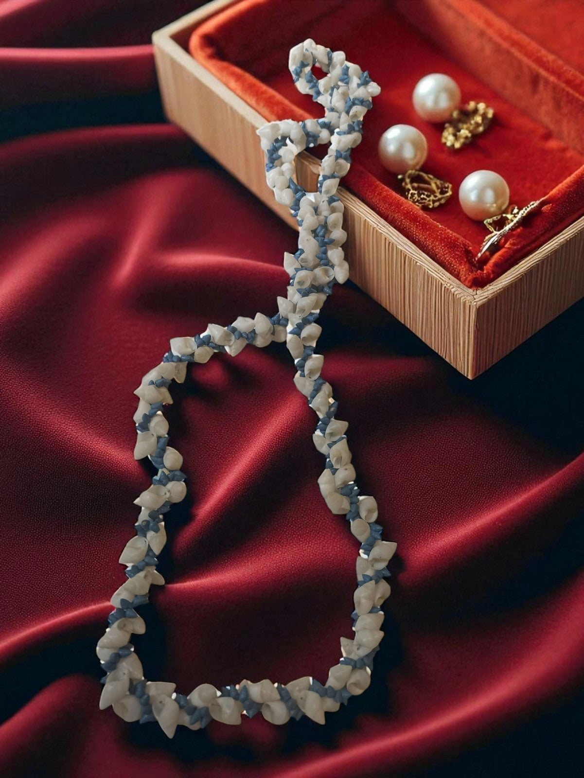 Collier ancien coquillages blanc bleu, bijou vintage, style rétro plage
