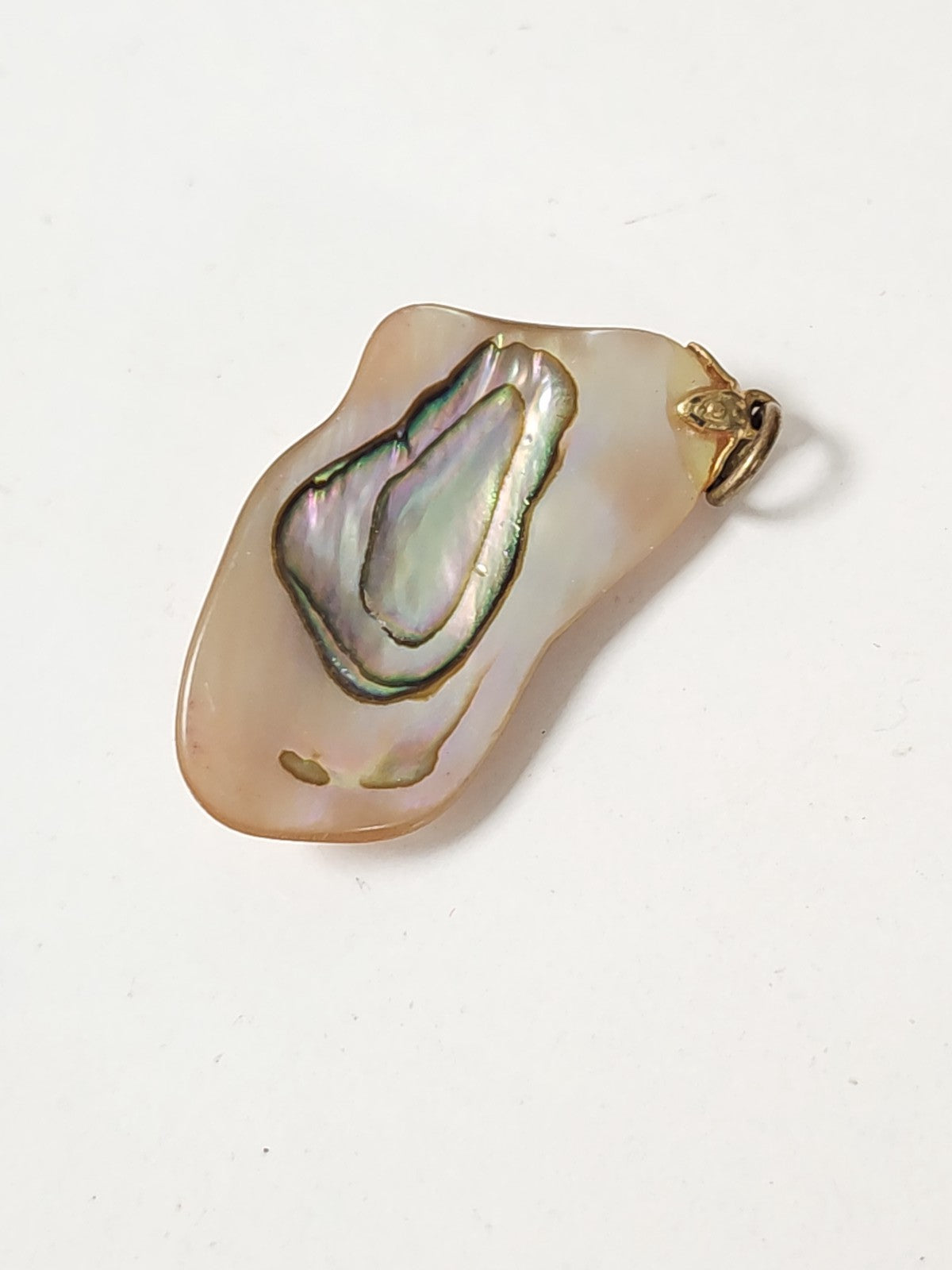 Petit pendentif vintage en nacre, ancien bijou rétro pour collectionneur