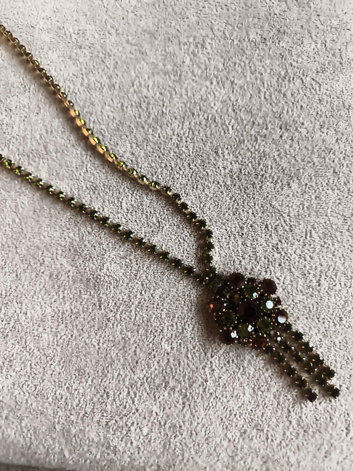 Collier ancien pendentif strass vert doré, vintage rétro bijou fantaisie