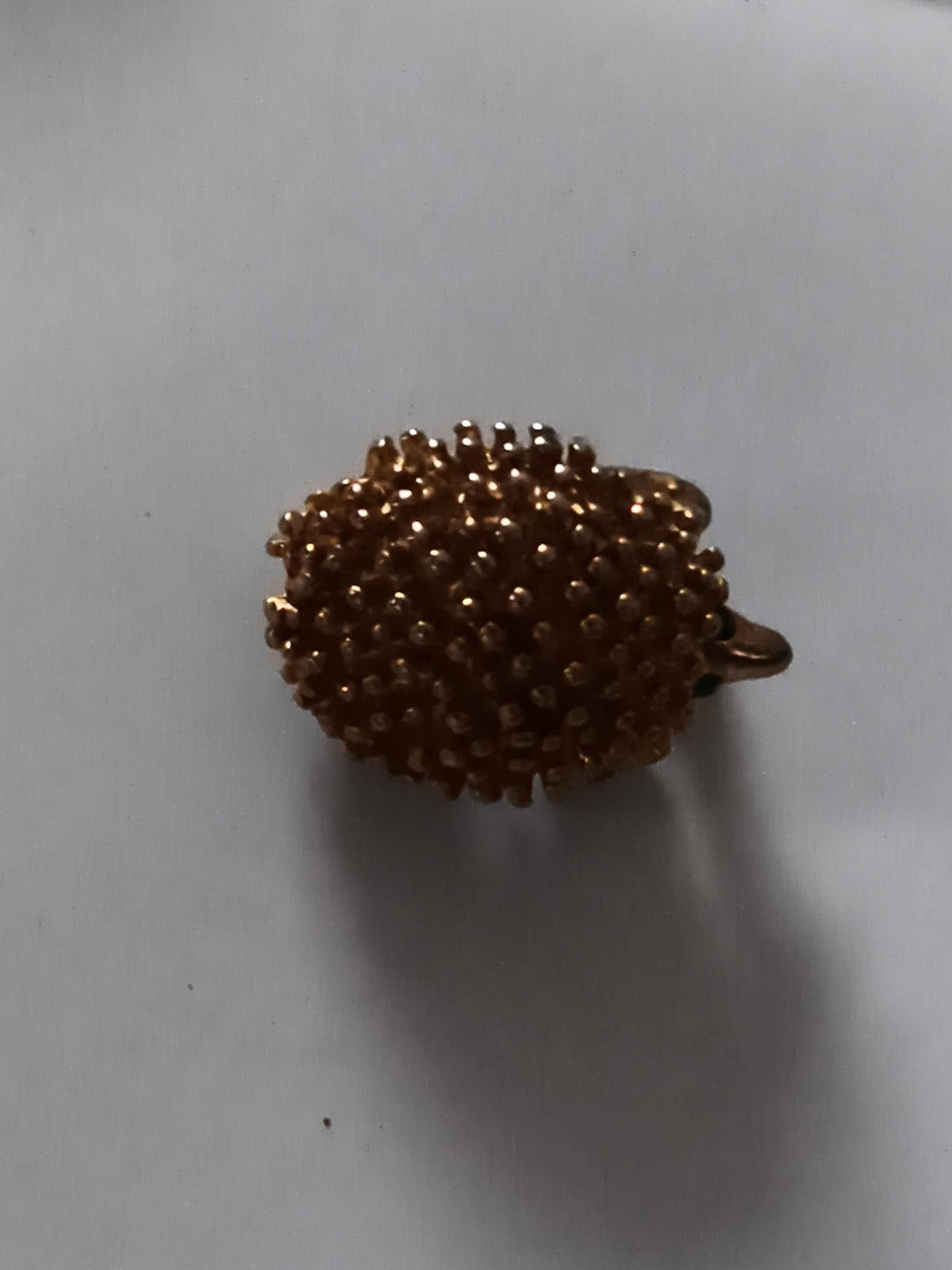 Broche vintage forme hérisson finition dorée bijou fantaisie rétro