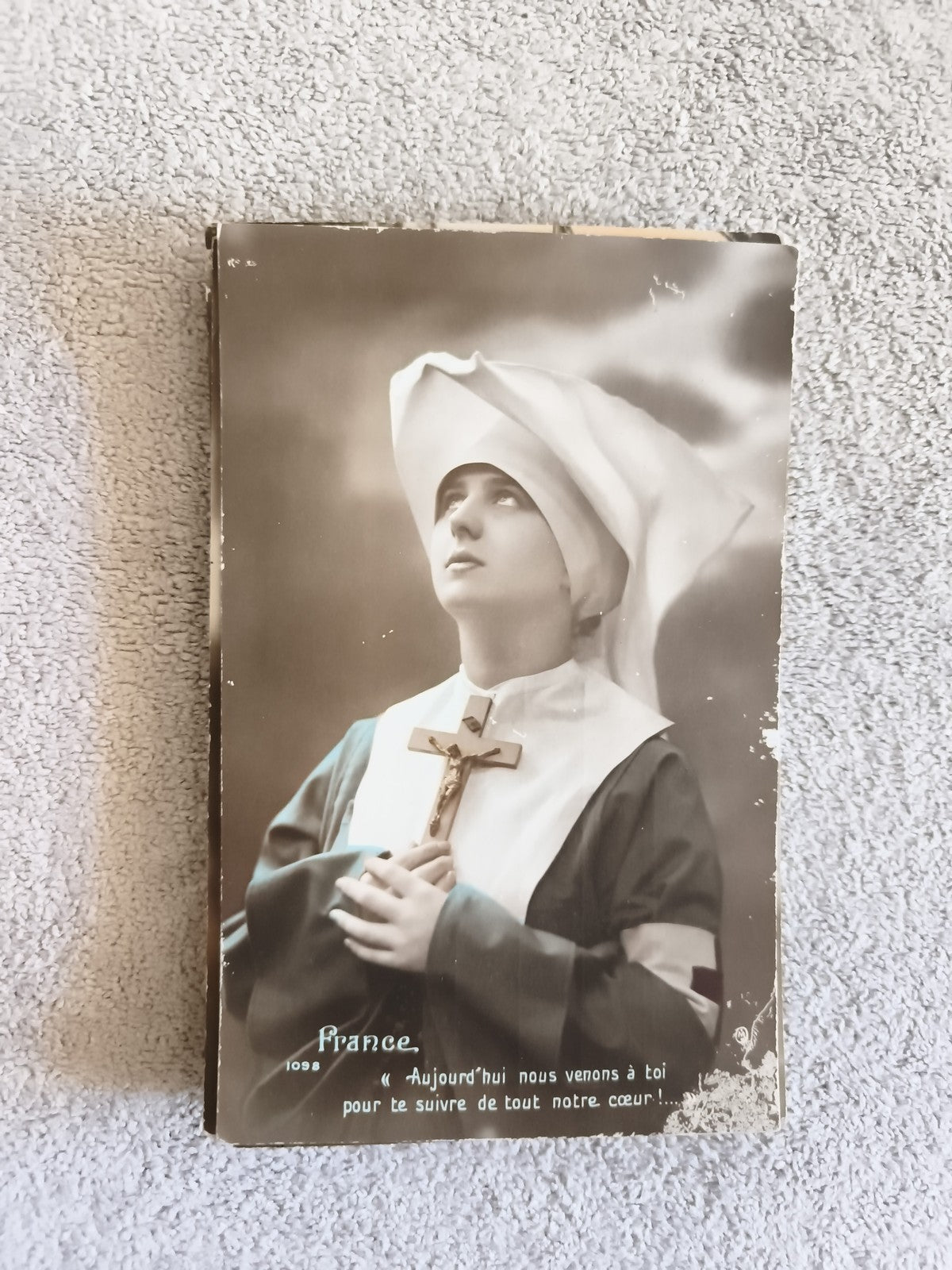 Carte photo religieuse CPA France religieuse cornet croix début XXe