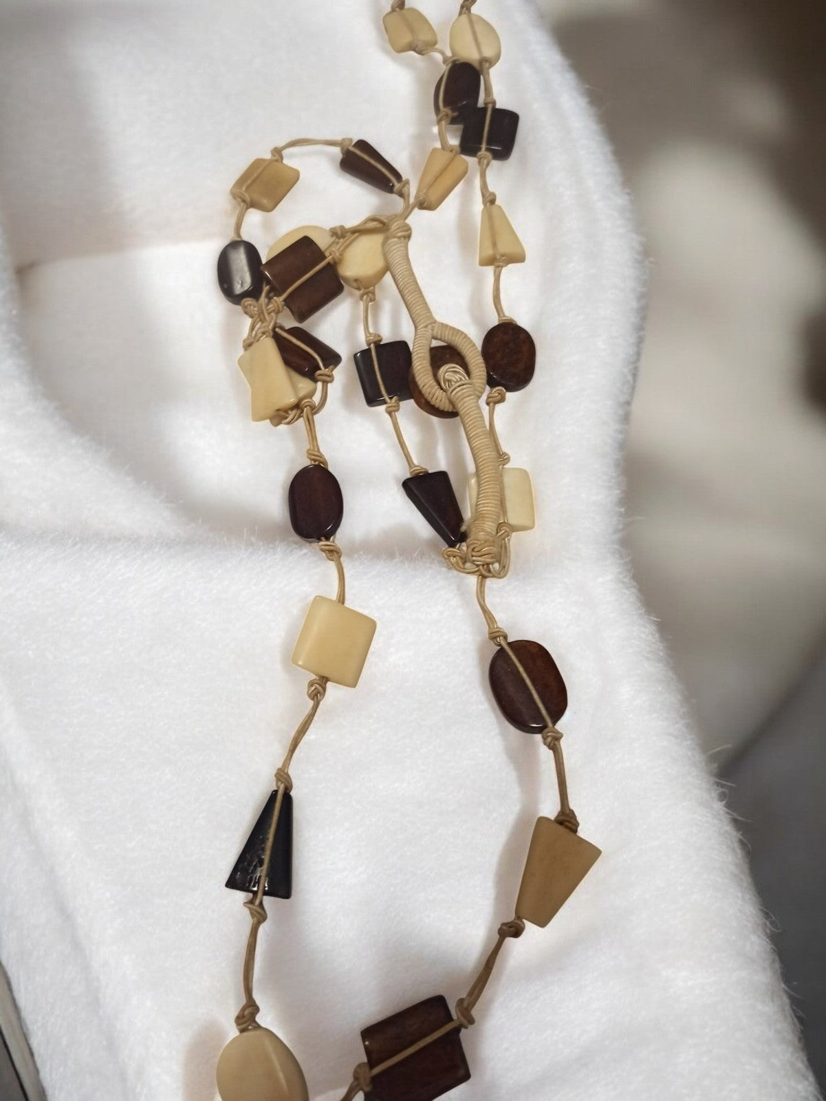 Collier ancien vintage perles géométriques brun beige, bijou fantaisie rétro