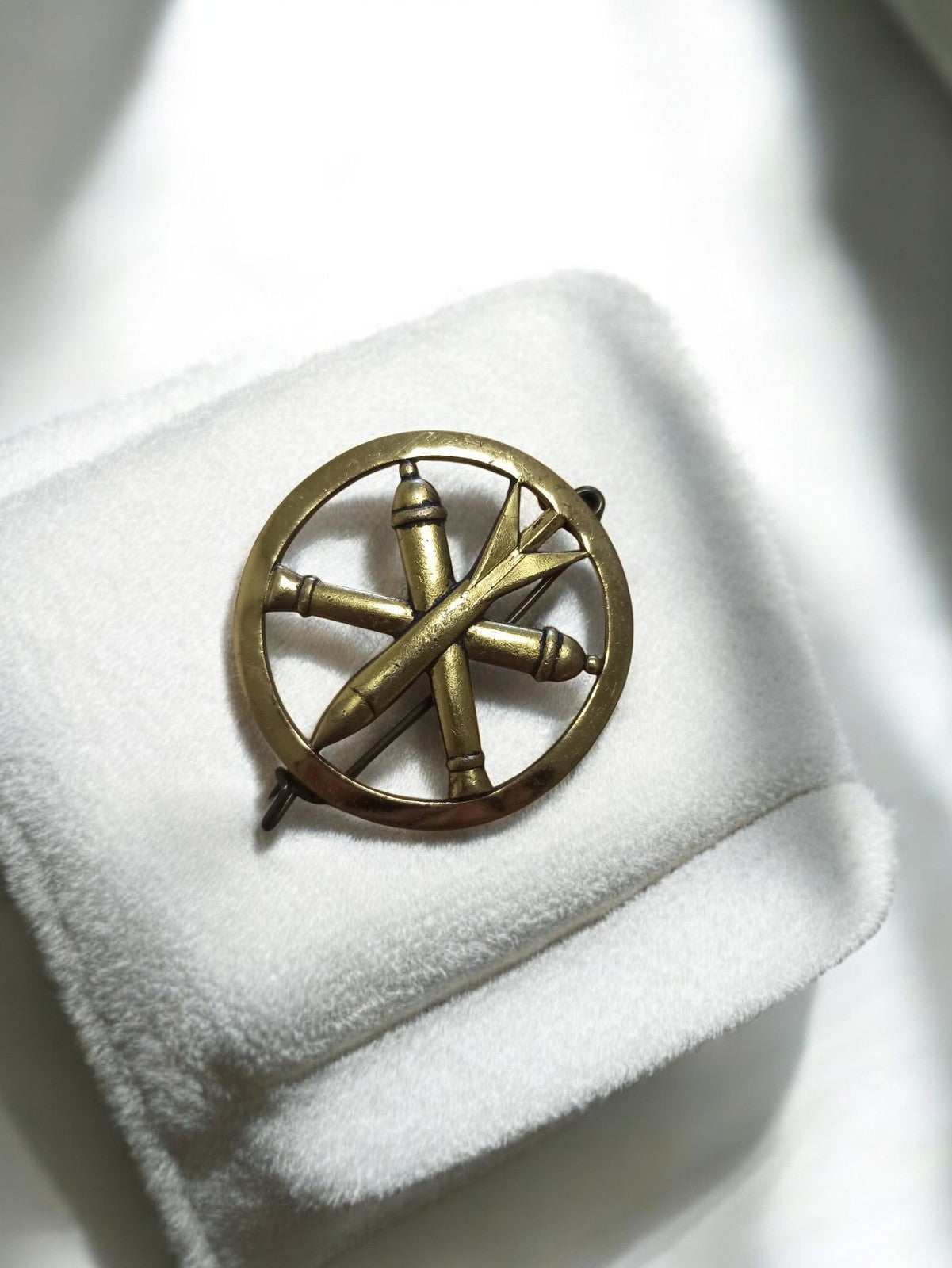 Insigne béret artillerie ancien vintage militaria rond doré rétro armée