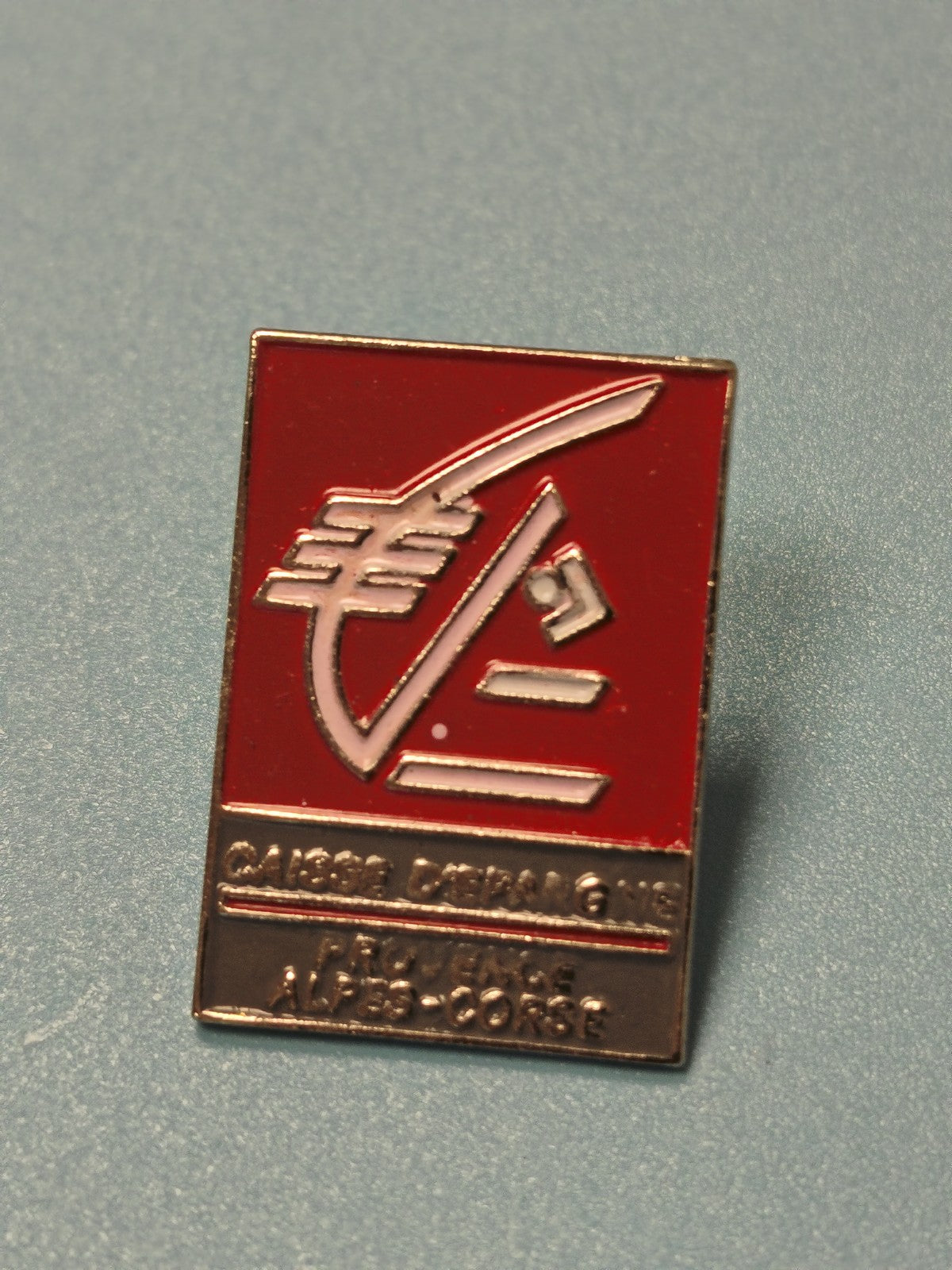 Pin's vintage Caisse d'Épargne Provence Alpes Corse rouge logo ancien collection