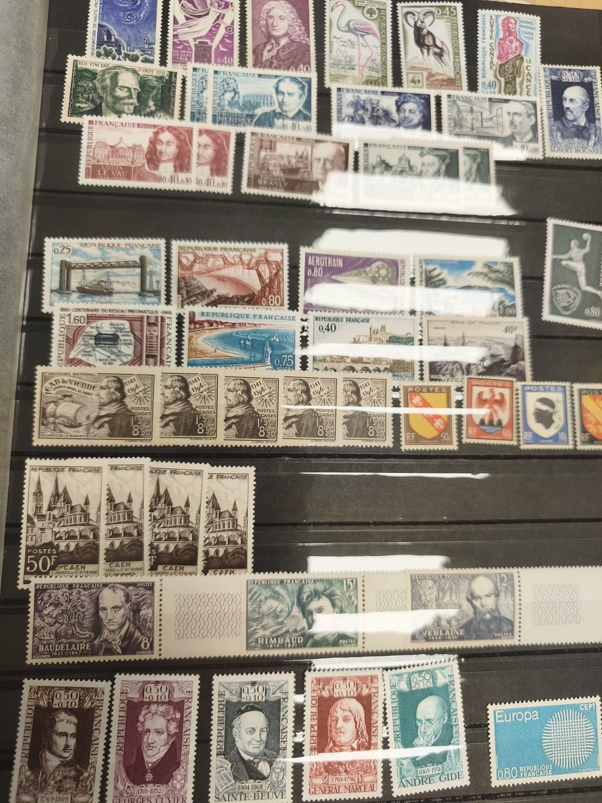 Lot timbres français oblitérés et neufs personnages monuments animaux