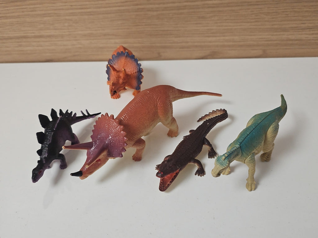 Lot de figurines dinosaures vintage et récents, collection anciens jouets dinos
