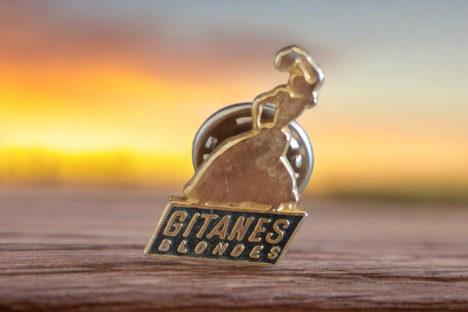 Pin's Gitanes Blondes vintage rétro années 80 logo tabac émaillé