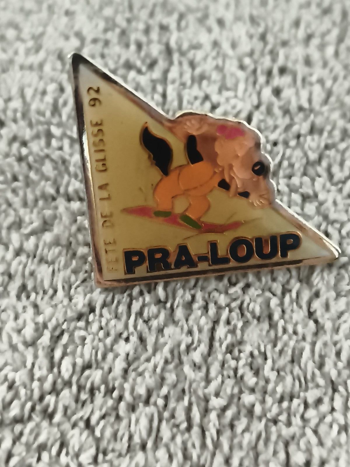 Pin's vintage PRA-LOUP Fête de la Glisse 92 triangle skieur émaillé années 90