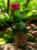 Bouteille mignonette Byrrh vintage, ancienne étiquette, bouchon rouge