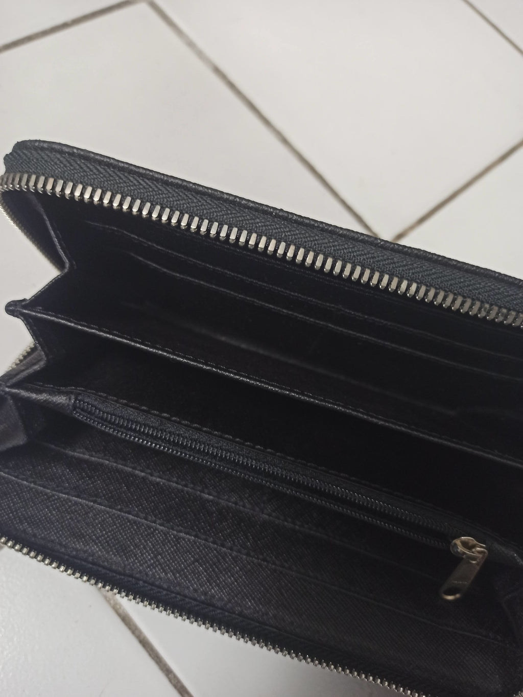 Portefeuille cuir rétro ancien, accessoire vintage élégant pour collectionneur
