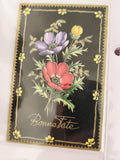 Carte postale ancienne Bonne Fête fleurs relief doré vintage CPA