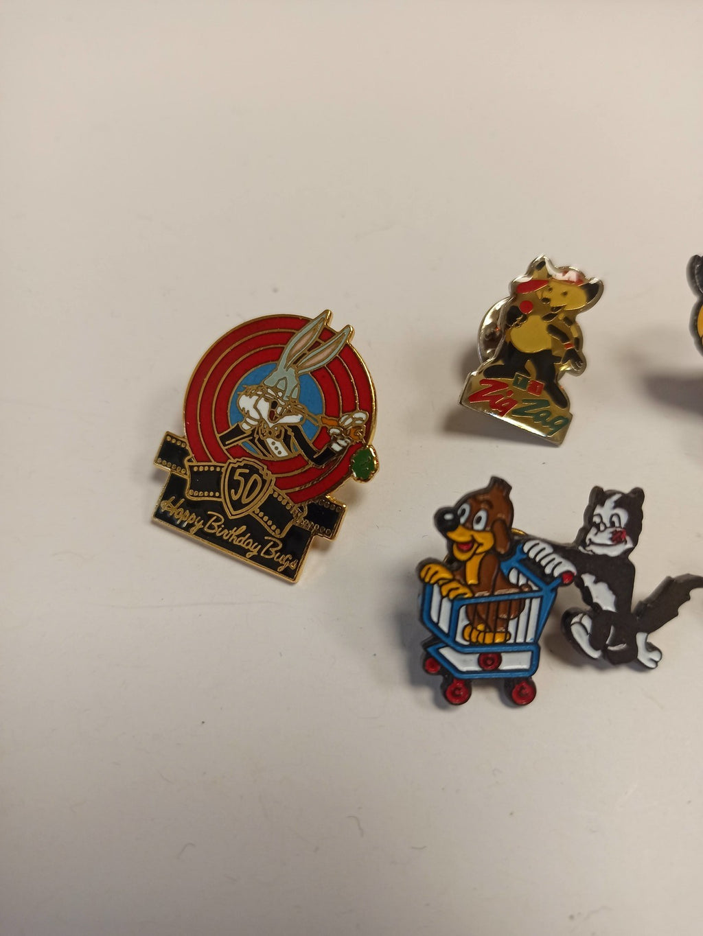 Lot 5 pin's vintage dessins animés cartoons anciens Disney Looney Tunes France