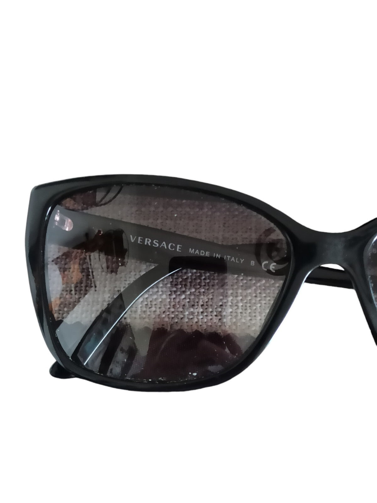 Lunettes de soleil Versace femme noir avec étui et lingette, logo visible
