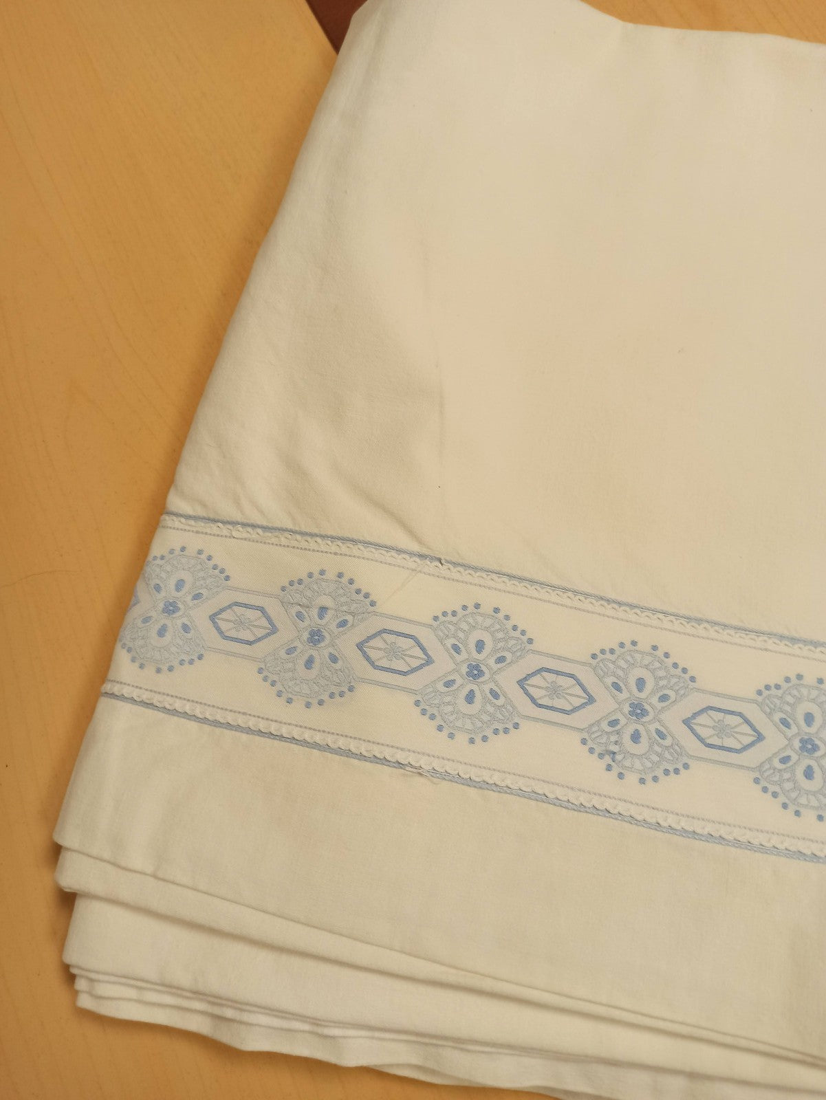 Rare drap de lit ancien brodé ancres fin XIXe vintage rétro collection linge