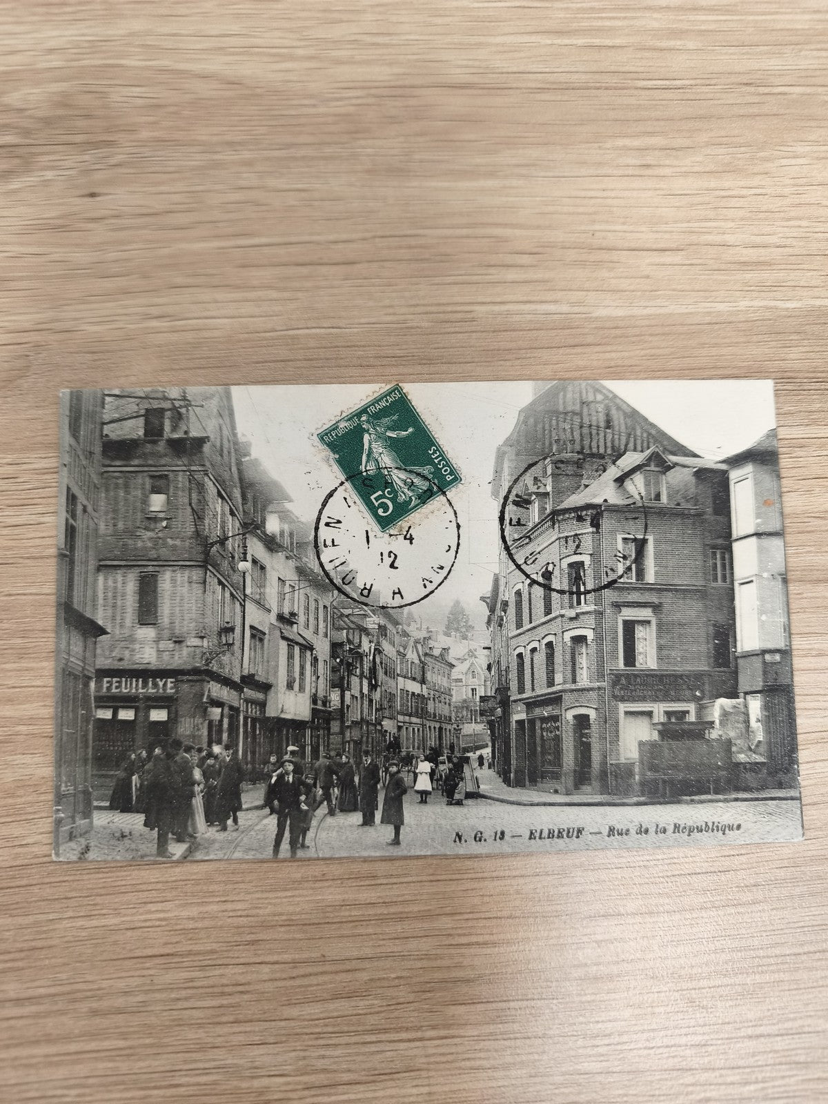 Ancienne carte postale Elbeuf Rue de la République timbre 5c CPA vintage