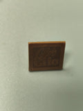 Vintage pin's Club Clio carré marron badge ancien collection Renault