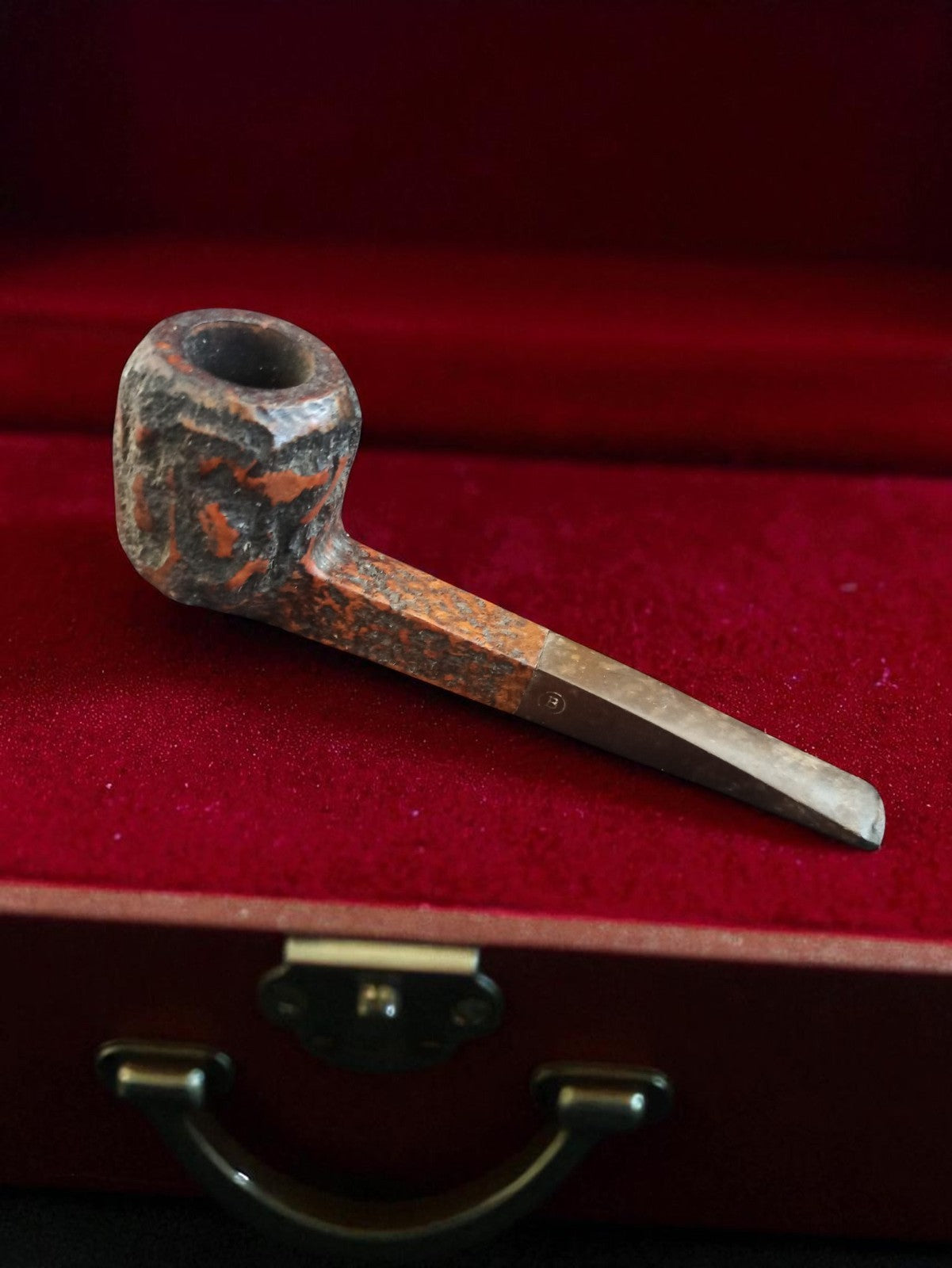 Pipe ancienne vintage rustiquée signée, finition brune rétro, fumeur tabac