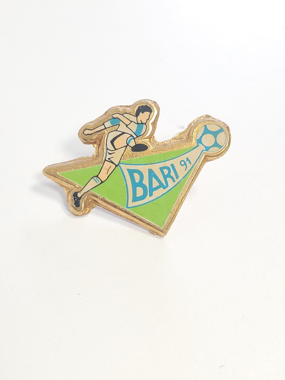 Pin's rétro Olympique de Marseille Bari 1991 ancien badge supporter football vin