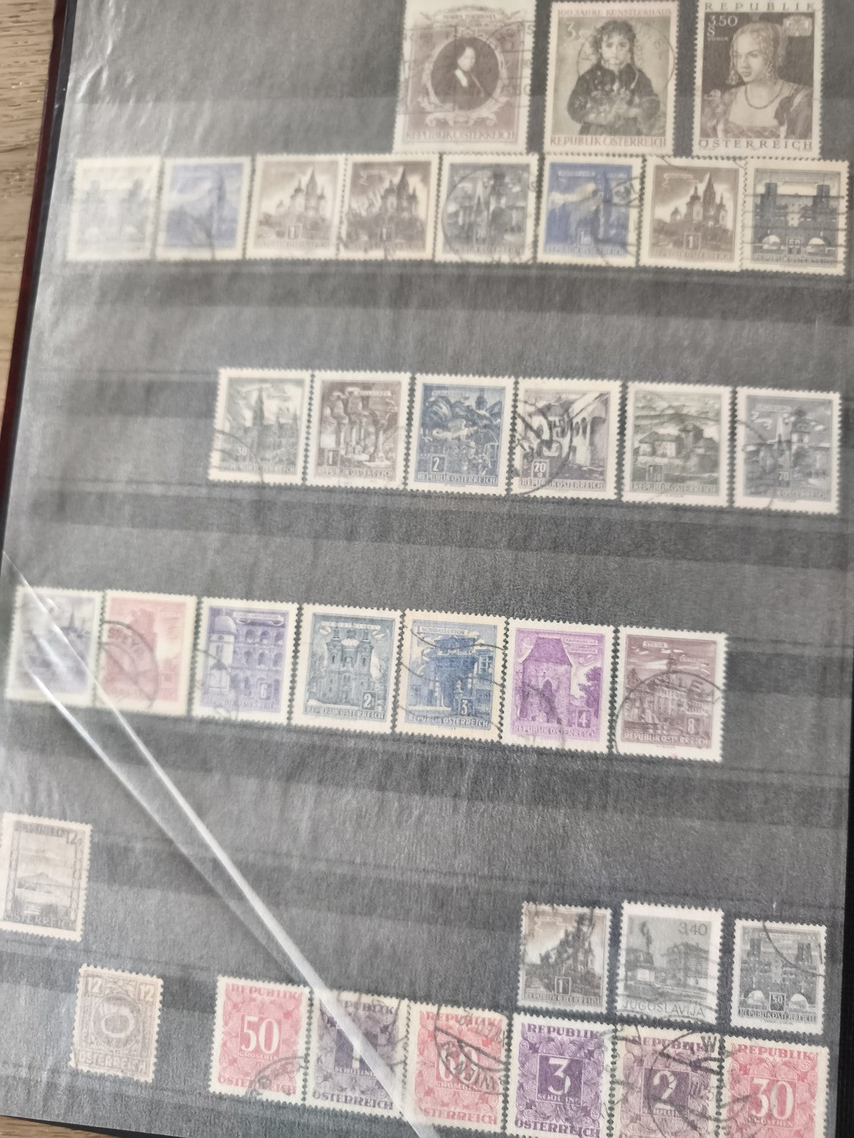 Lot de timbres oblitérés Autriche et Europe, divers motifs architecturaux et por
