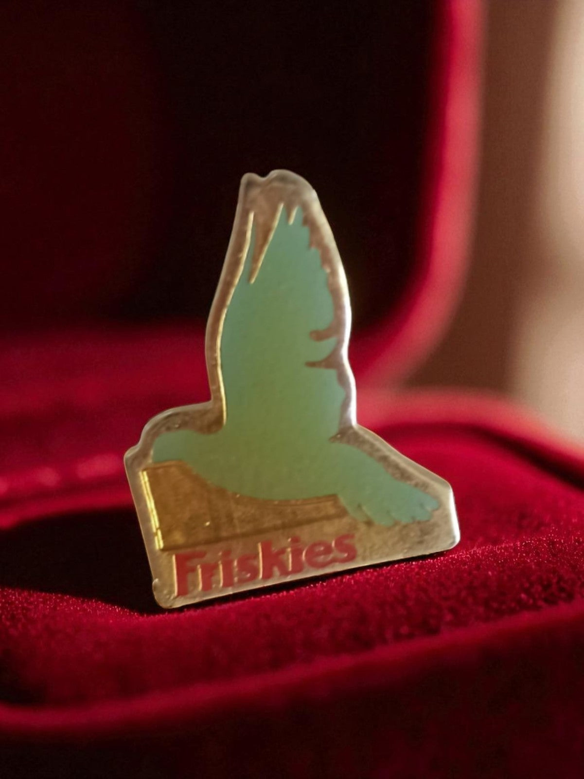 Pin's Friskies publicitaire vintage rétro années 80 90 logo oiseau