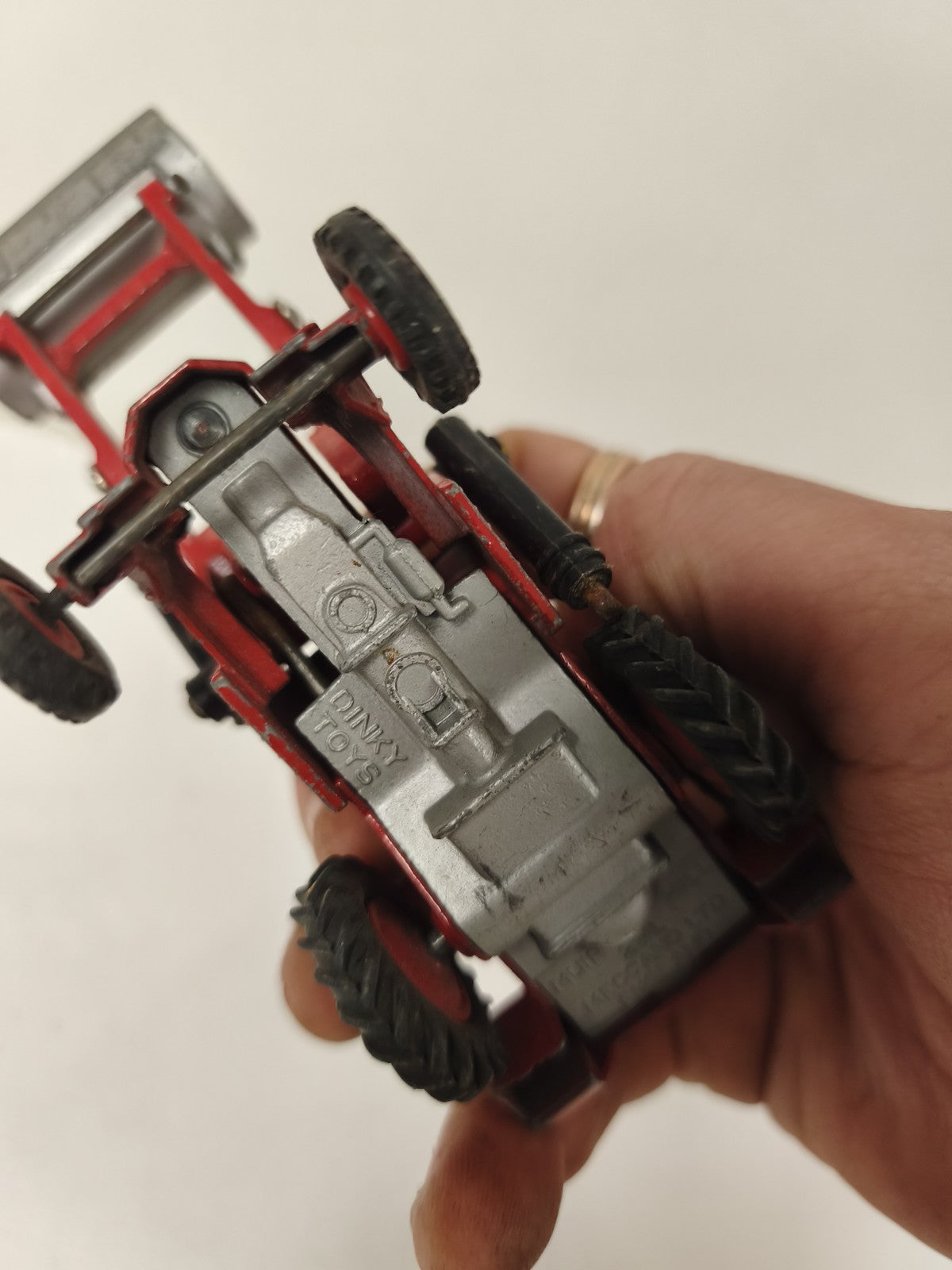 Dinky Toys chargeuse vintage rouge, miniature ancienne, collection jouet métal