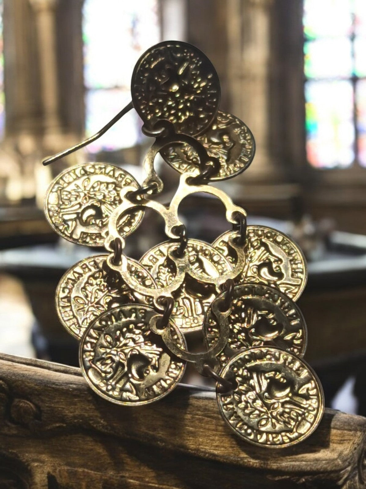 Boucle d’oreille vintage 1970, pampilles médaillons dorés, pièce unique