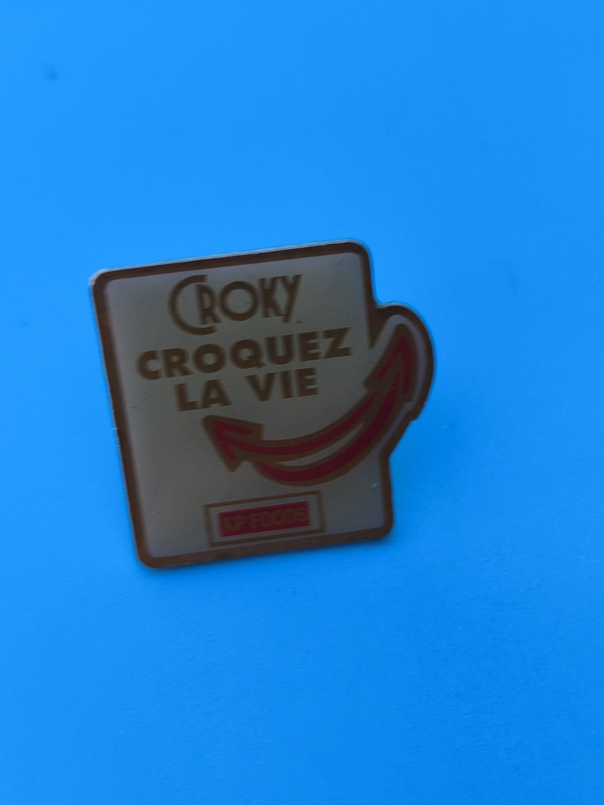 Pin's vintage Croky Croquez la Vie carré, KP Foods, publicitaire, collection