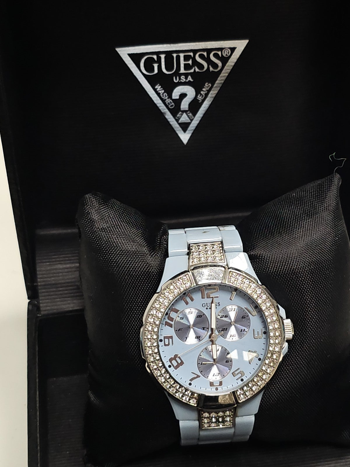 Montre femme Guess élégante, montre-bracelet marque Guess pour femme, occasion