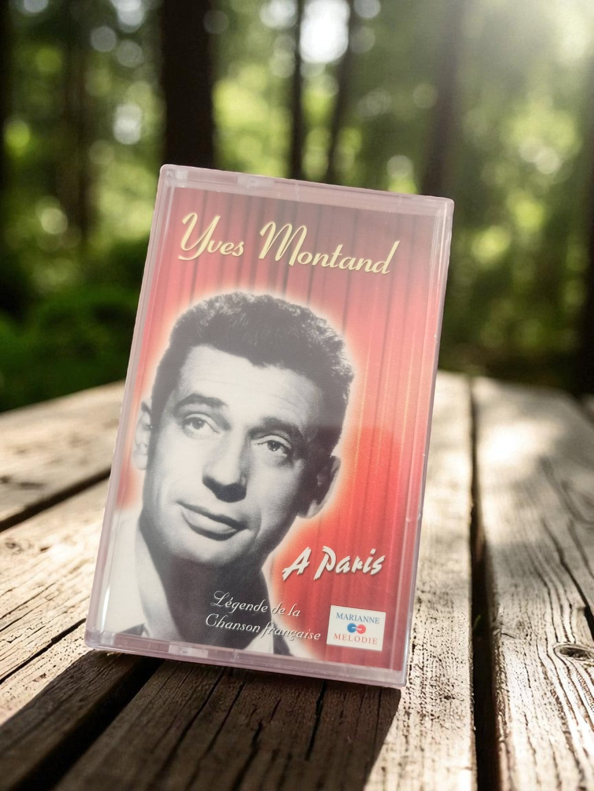 Cassette audio Yves Montand A Paris vintage rétro chanson française K7 années 80