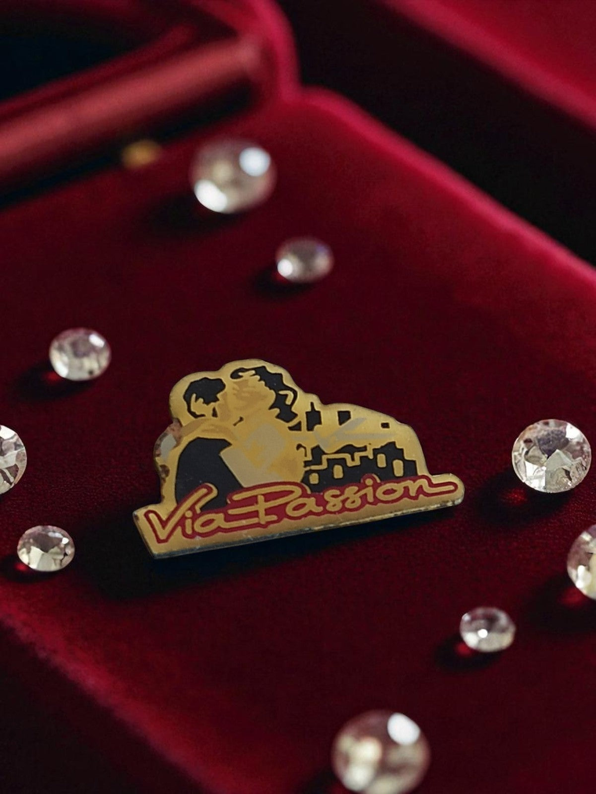 Pin's publicitaire vintage en édition limitée