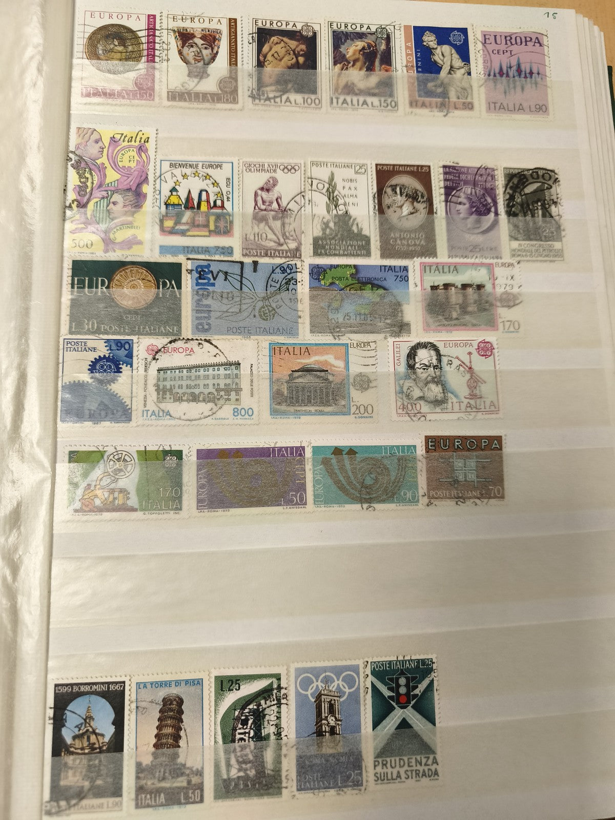 Lot de timbres poste Italie oblitérés, motifs variés, couleurs multiples