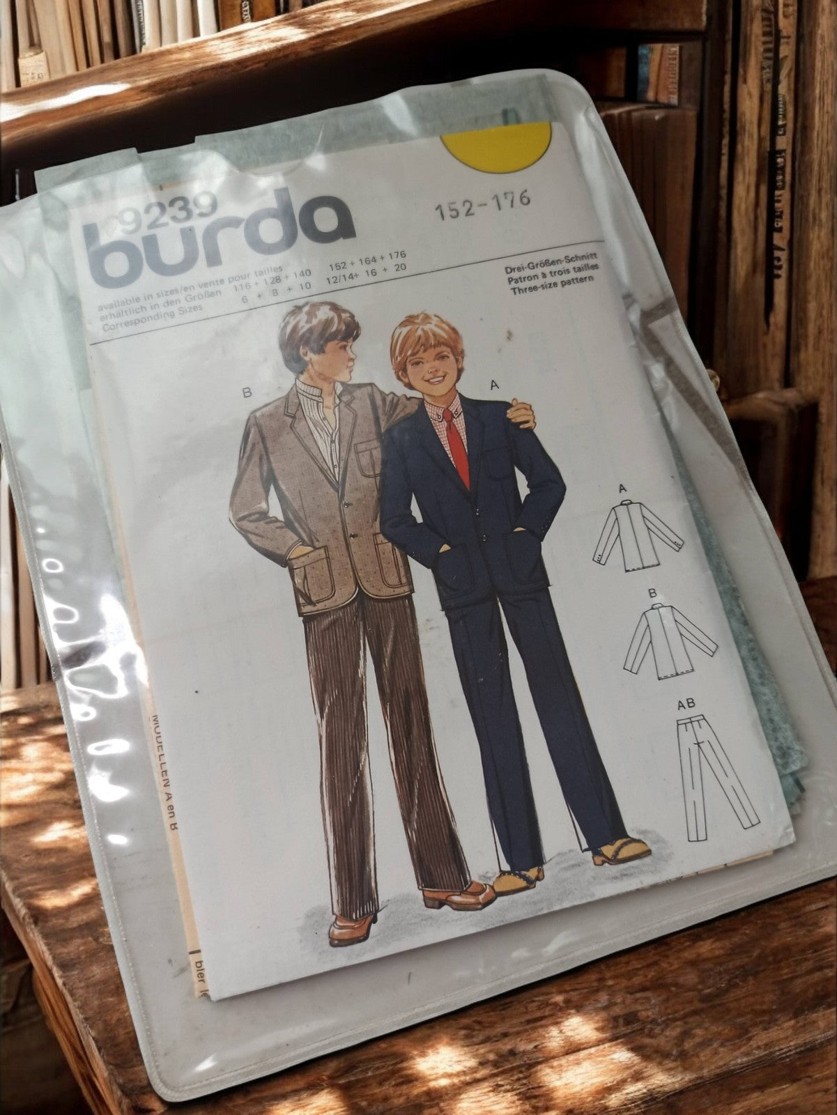 Patron couture garçon Burda 9239 vintage costume blazer pantalon années 70 rétro