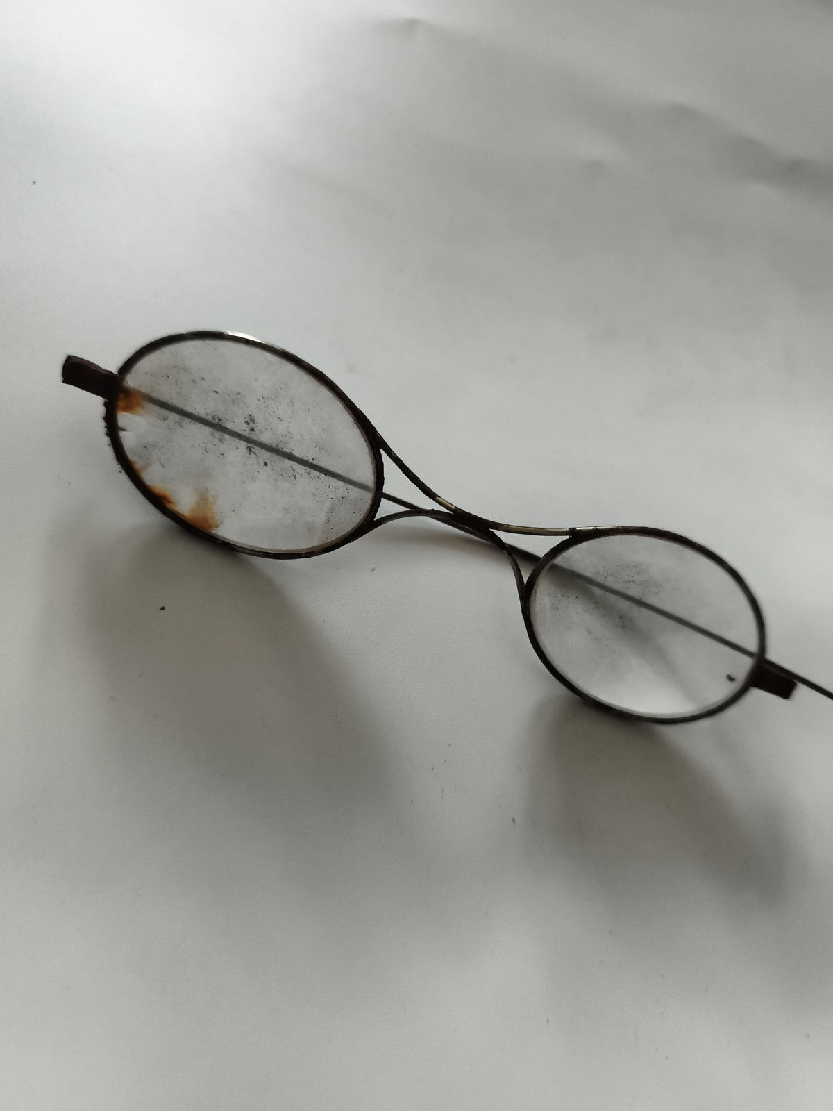 Lunettes anciennes monture ovale métal patinée début XXe vintage rétro
