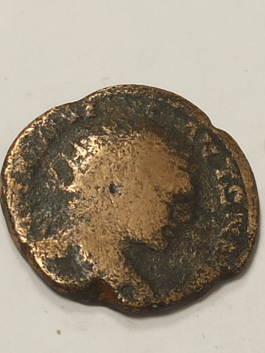 Monnaie romaine en bronze patine verte noire II-IIIe siècle artefact historique