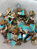 Gros lot pin's publicitaires Marius Ferrat, badges émaillés, visuel coloré Ref 1