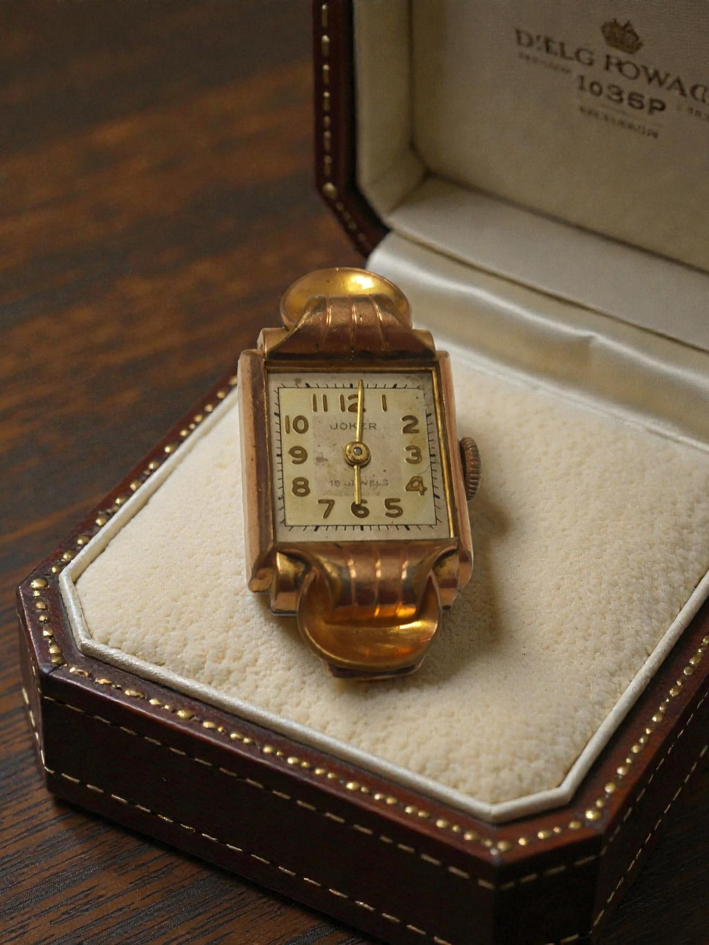 Montre femme vintage mécanique Joker rectangulaire plaquée or à restaurer