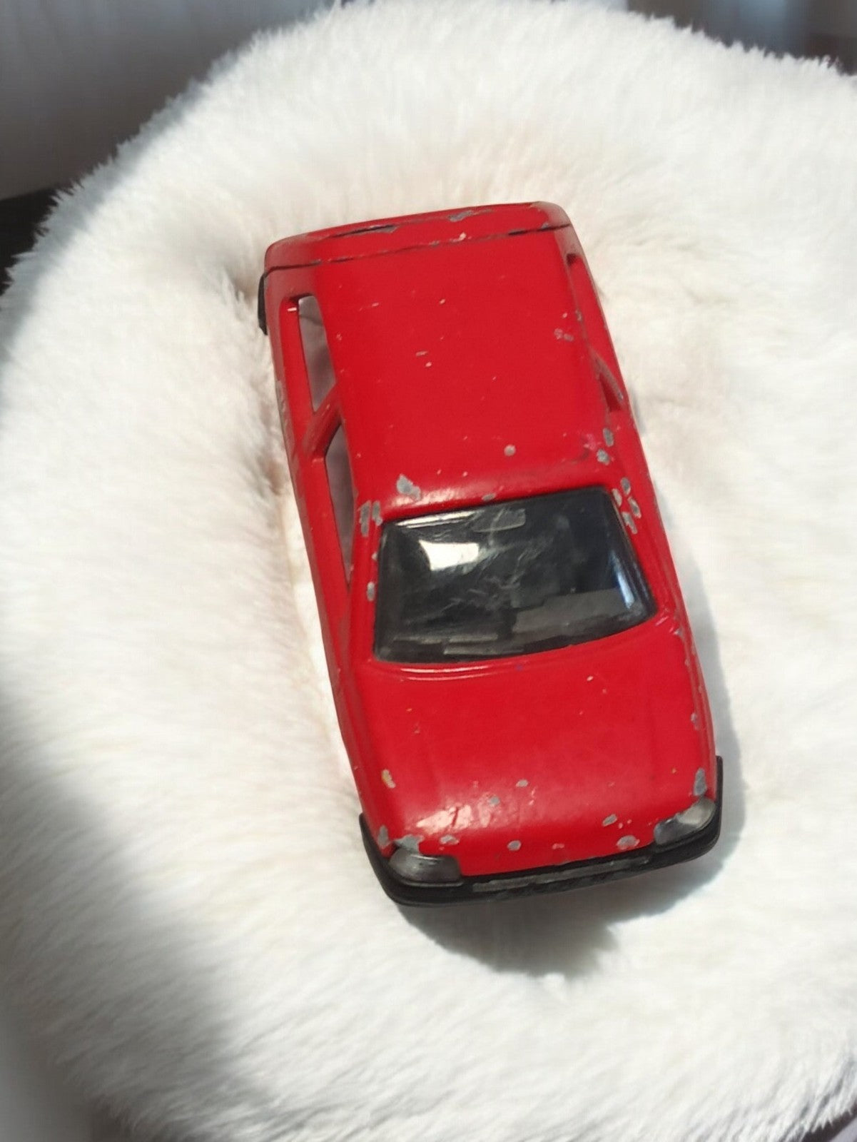 Véhicule miniature ancien rouge vintage auto rétro d'occasion métal