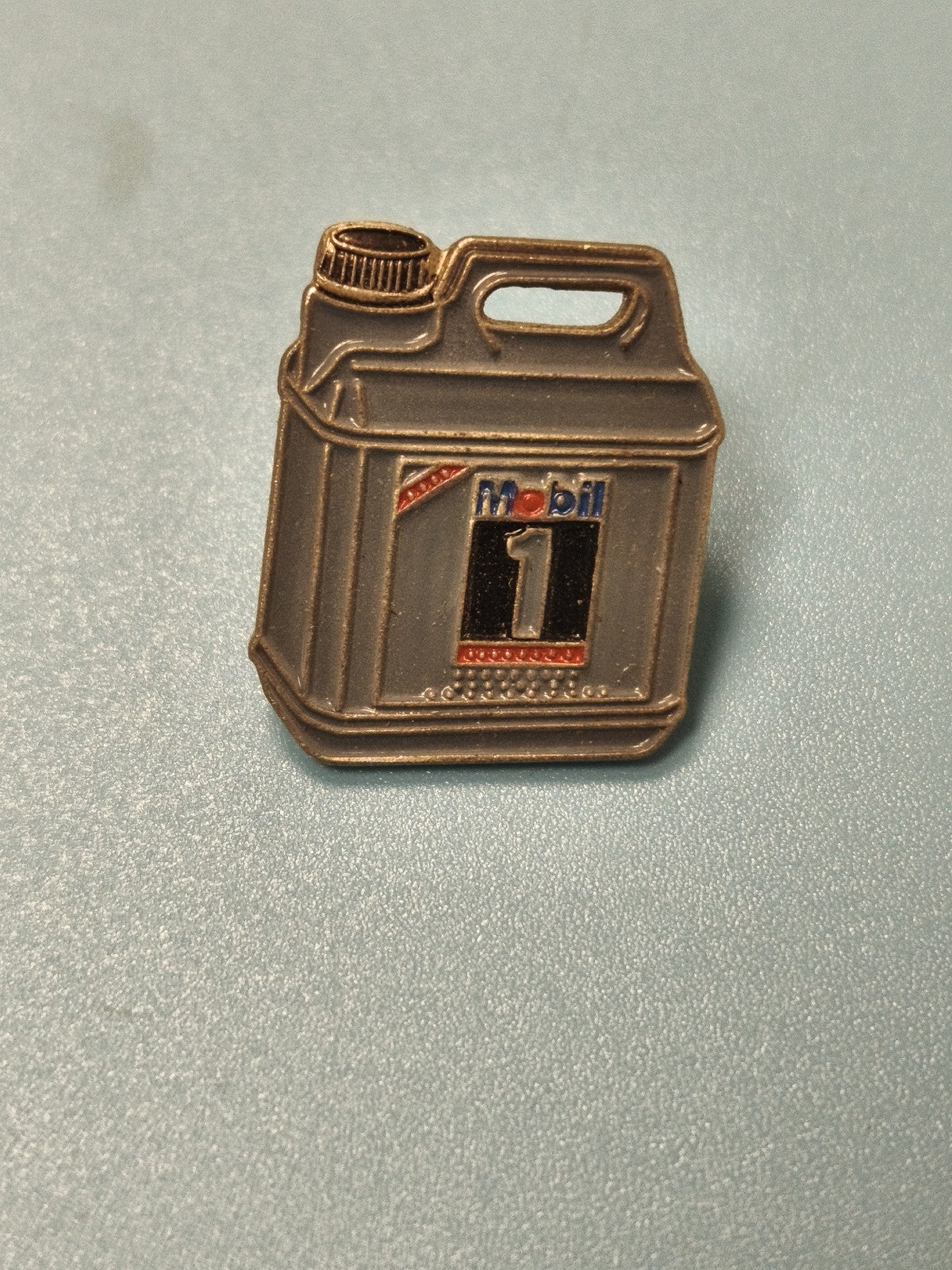 Pin's vintage Mobil 1 bidon huile, collection automobile, métal émaillé
